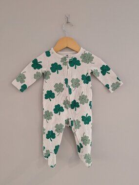 2/$10 ❤️ Carter's St. Patrick's Day Clover Ribbed Sleeper
